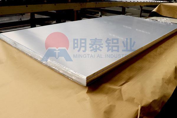 铝板厂家_明泰铝业_1 系 / 3 系 / 5 系 / 6 系合金铝板直供
